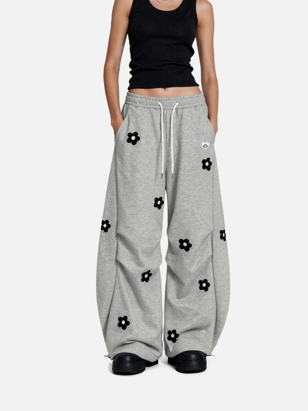 Aelfric Eden Black Sweatpants with White Floral Embroidery - Picture 5 of 10